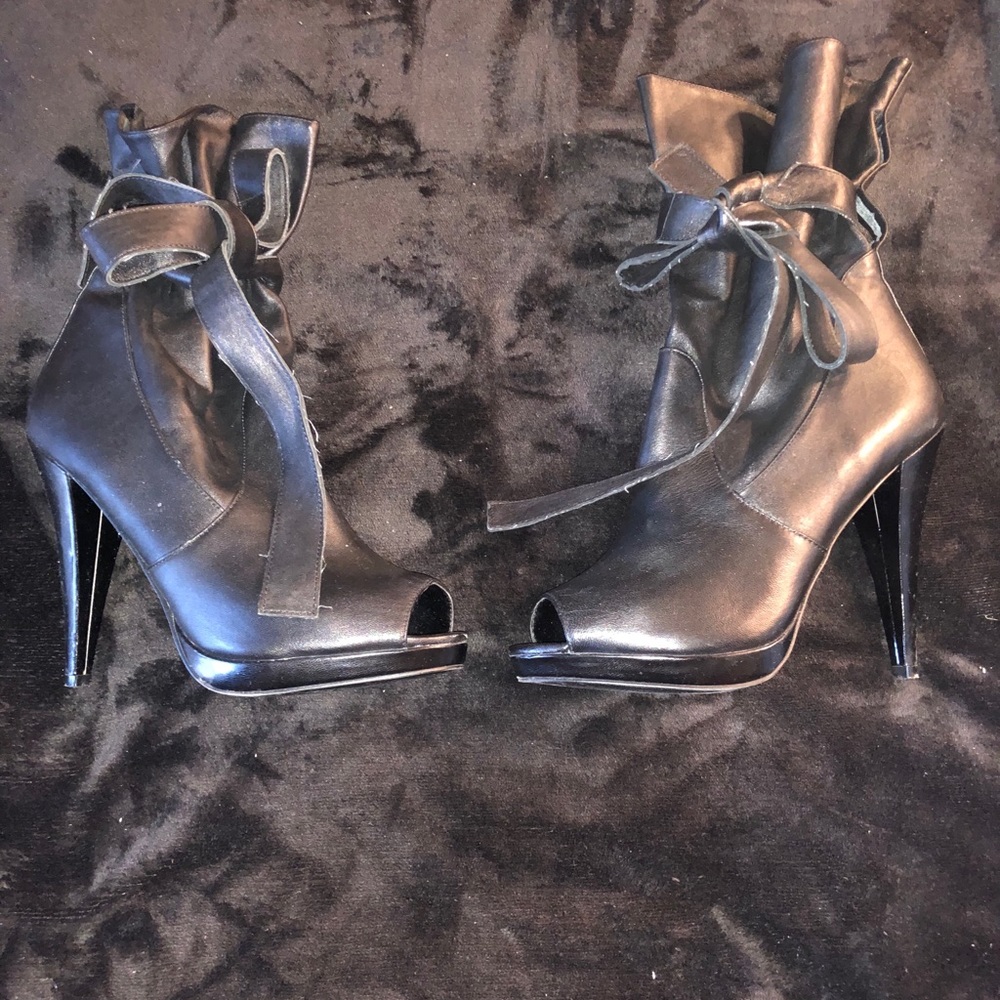 Black peep toes boots